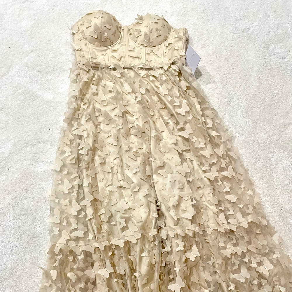 Cocktail style dress. Perfect for prom, wedding or night out in town.